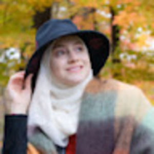 Meet your Posher, Hania